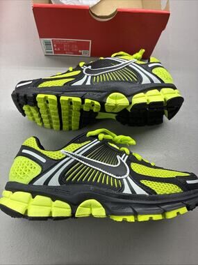 Nike Women’s Zoom Vomero 5 Size 6 Black/Neon Green |FJ2028-003|